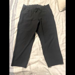 LULULEMON black woven “On the fly” 7/8 pants